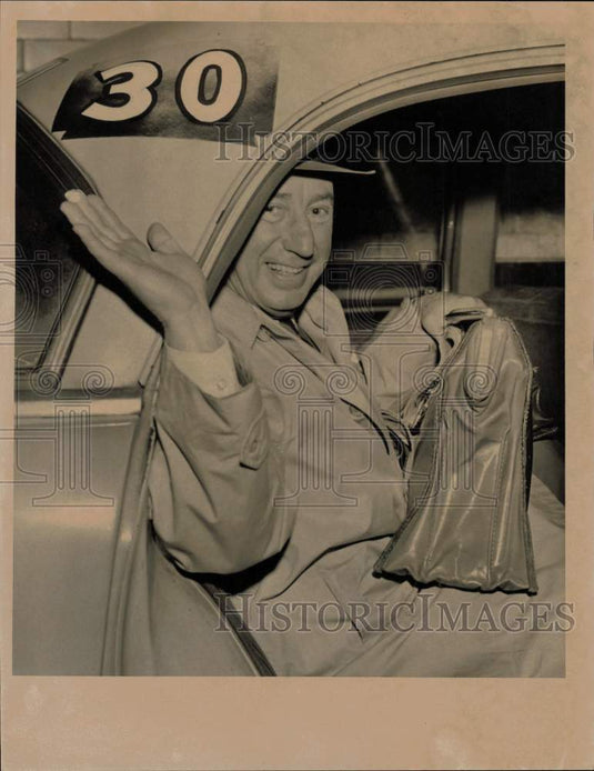 1958 Press Photo Adlai Stevenson, Prior Presidential Candidate, in Albany, NY - Historic Images
