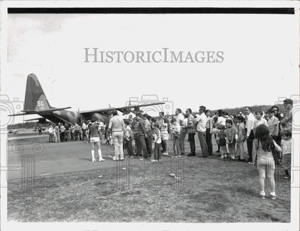 1972 Press Photo Open House at Saratoga County Airport With C-130 Air Transport - Historic Images