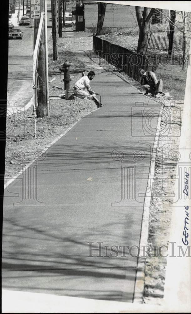 1980 Press Photo Workers Put Down New Walkway on Jacob Street in Troy, New York - Historic Images