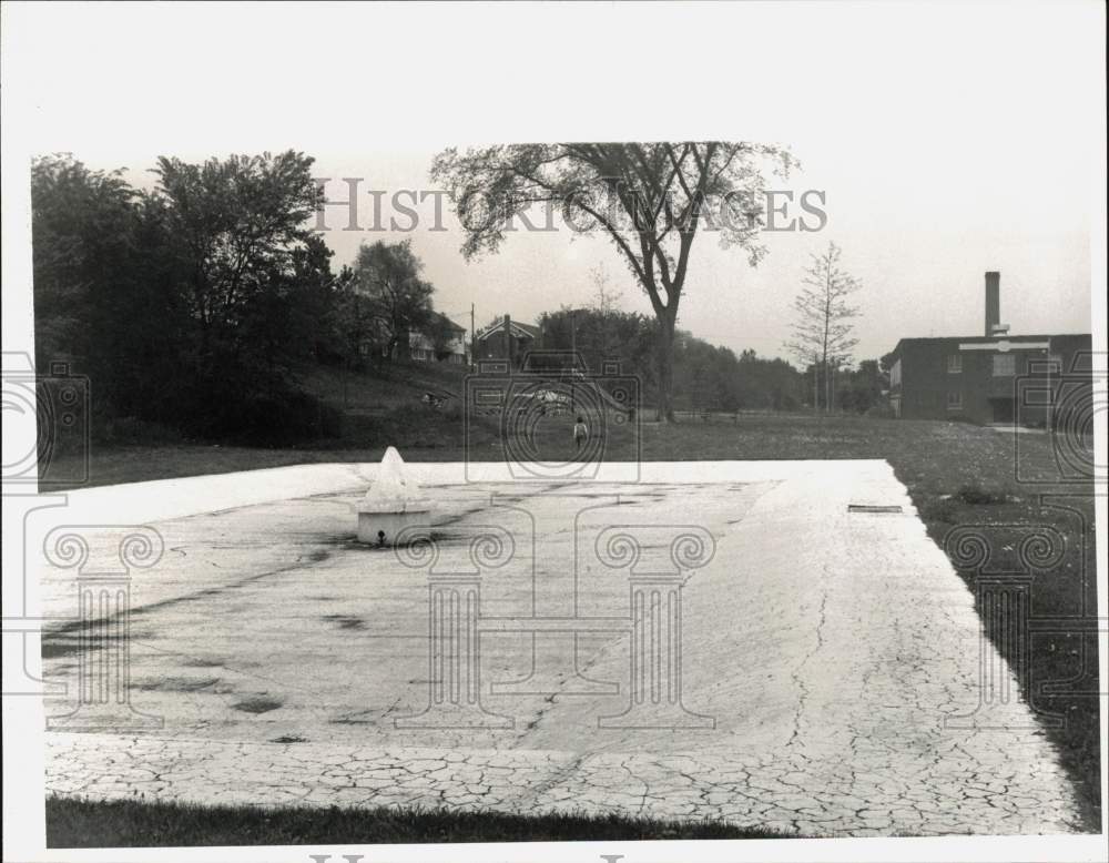 1984 Press Photo Empty Wading Pool at North First Street - tub33181 - Historic Images