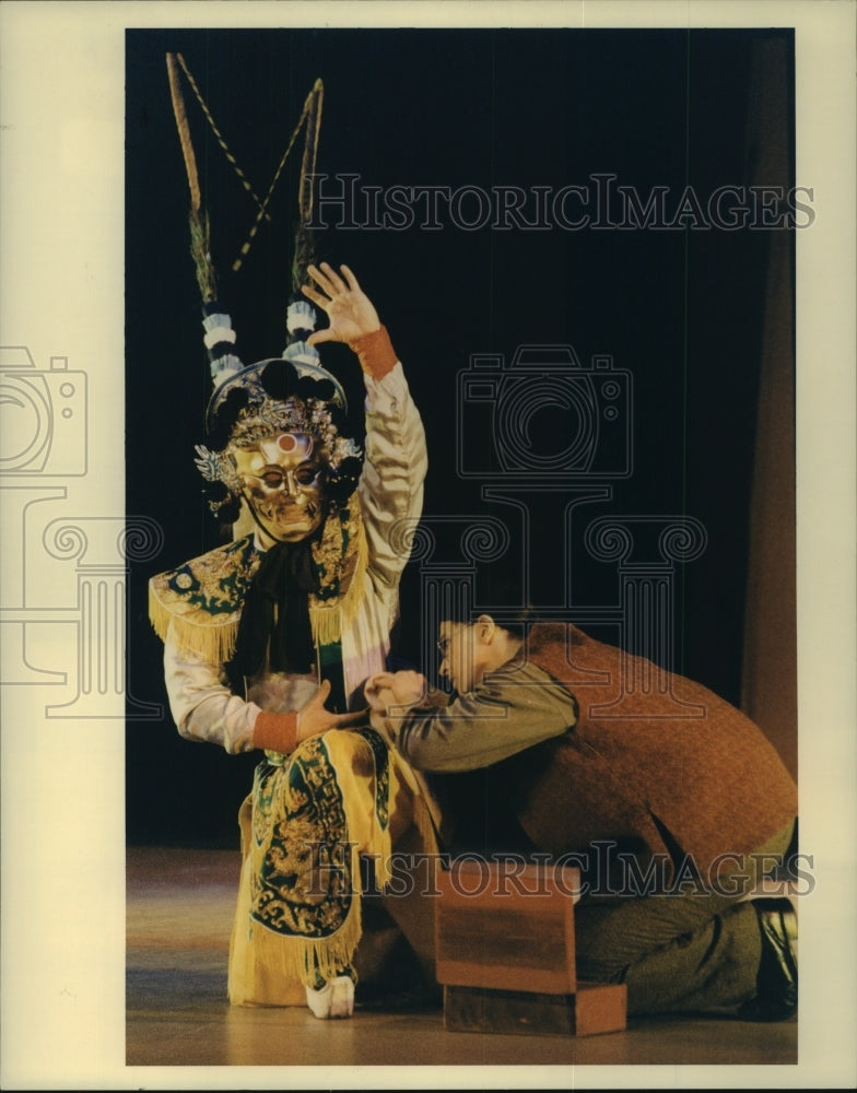 1998 Press Photo Cast of Dragonwings on stage in Troy, New York - tup00051 - Historic Images