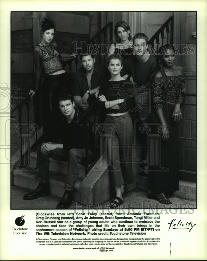 Press Photo The cast of the WB television series Felicity poses for photo - Historic Images