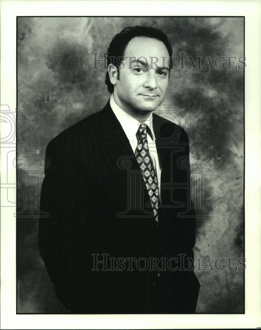 Press Photo Kevin Pollak stars as Jordan Better in the CBS comedy Work With Me - Historic Images