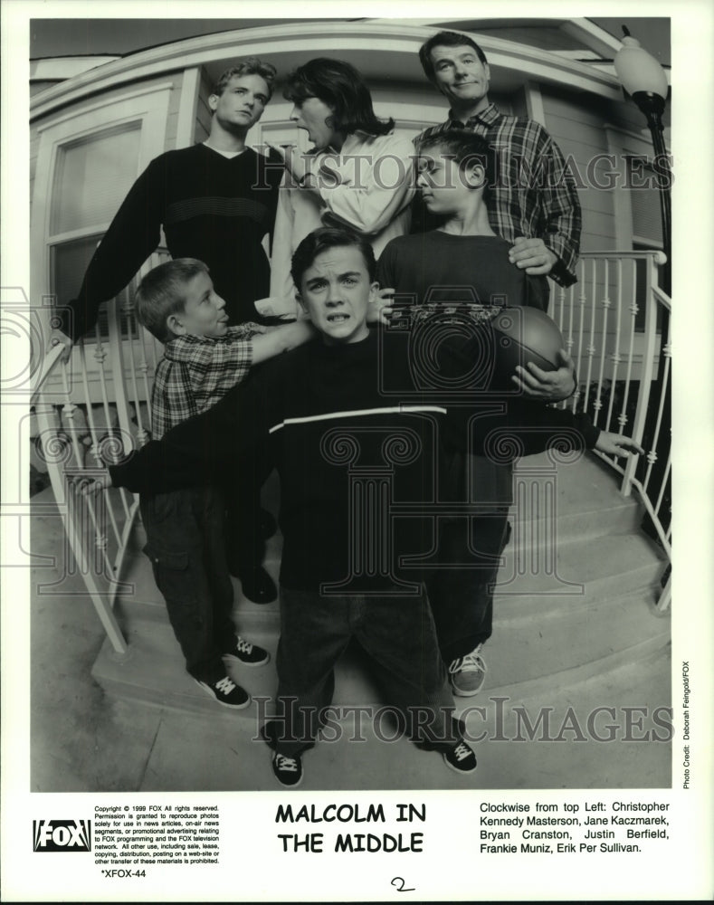 1999 Press Photo Cast of Fox television series Malcolm In The Middle - tup00257 - Historic Images