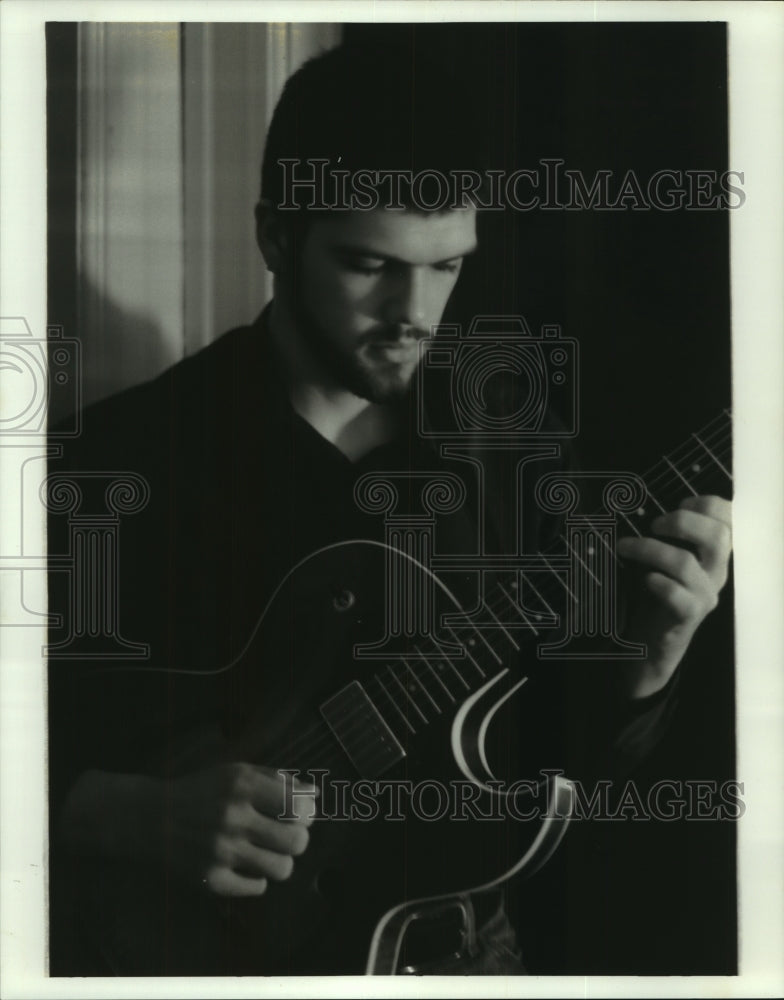 2001 Press Photo Guitarist Nathaniel Ward - tup00314 - Historic Images