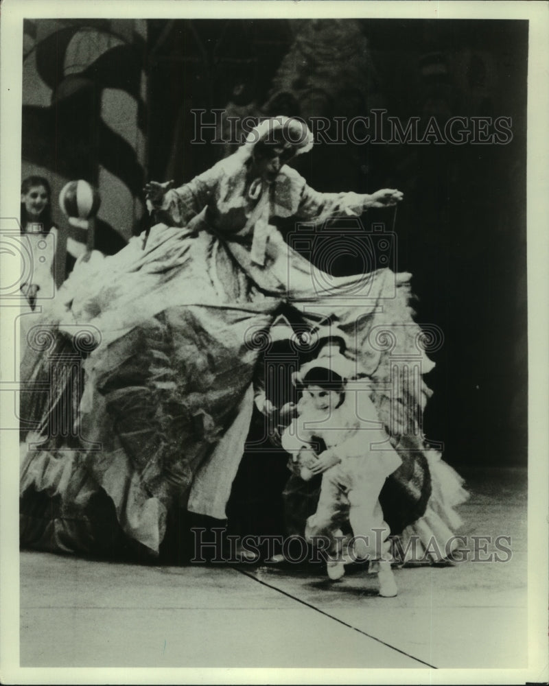 Press Photo The Berkshire Ballet performs &quot;The Nutcracker&quot; in Pittsfield, MA - Historic Images