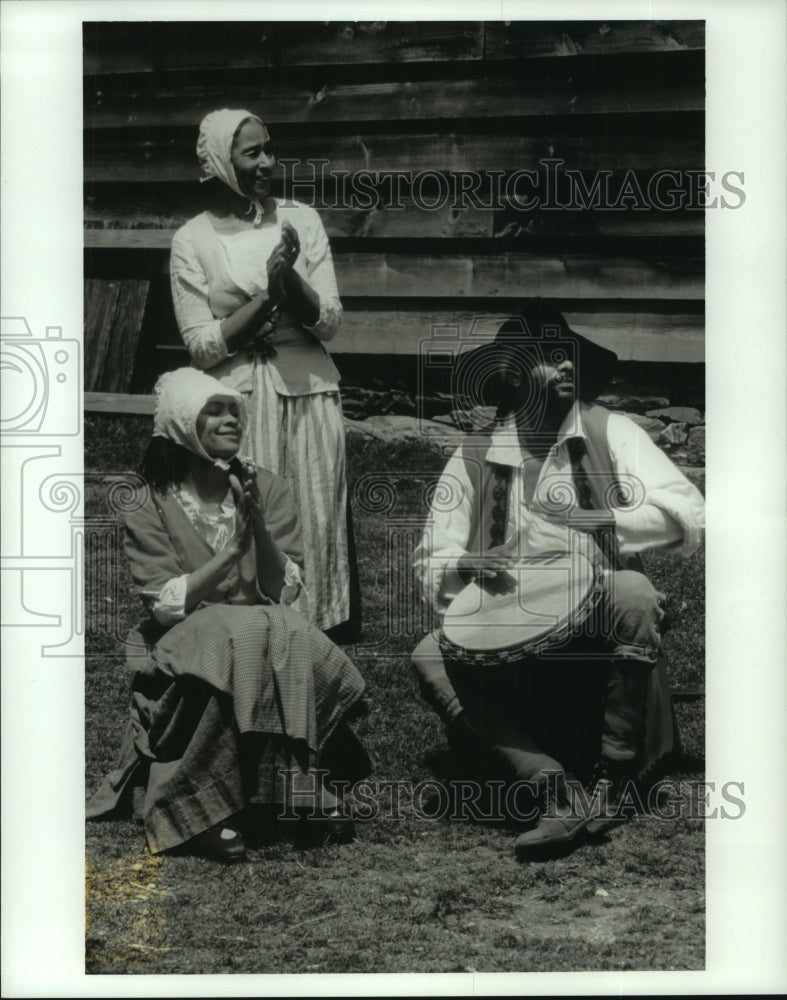 Press Photo Pinkster Celebration at Philipsburg Manor, Sleepy Hollow, New York-Historic Images