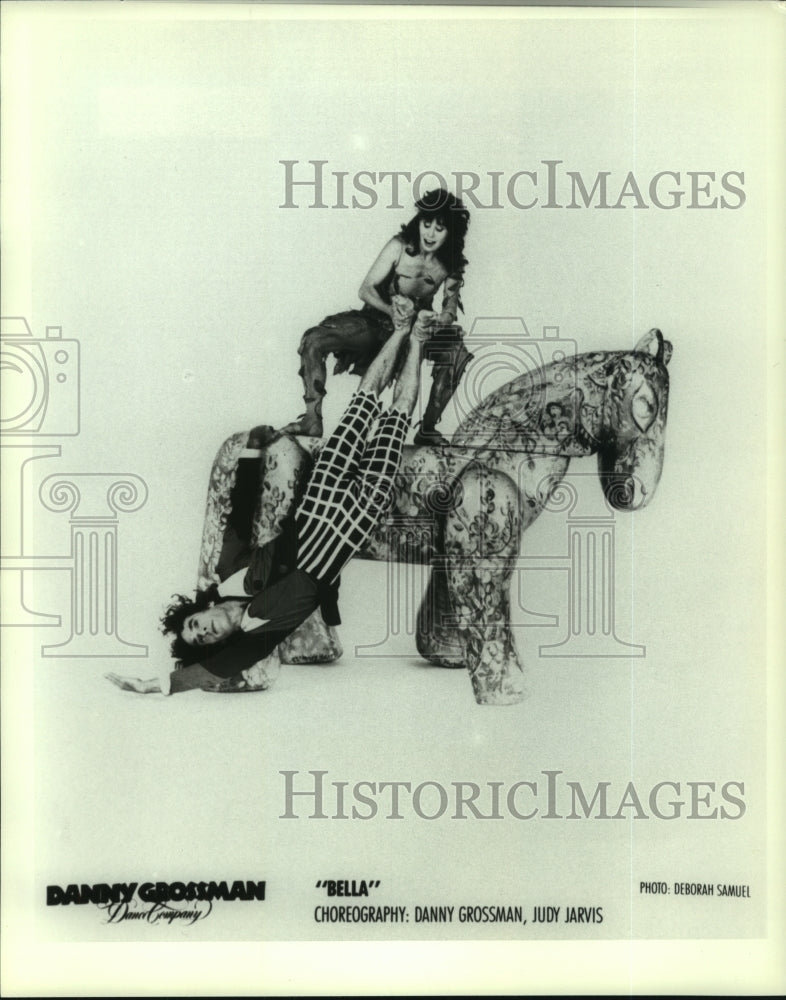 Press Photo Dancers with Danny Grossman Dance Company in &quot;Bella&quot; - tup00423 - Historic Images