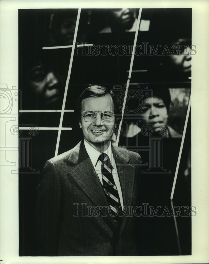 1982 Press Photo Journalist Bill Moyers - tup00530 - Historic Images
