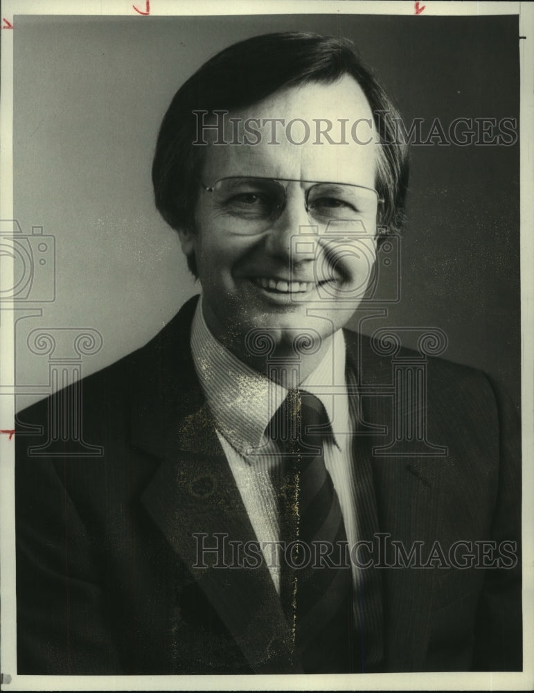 1983 Press Photo CBS News Correspondent Bill Moyers - tup00535 - Historic Images