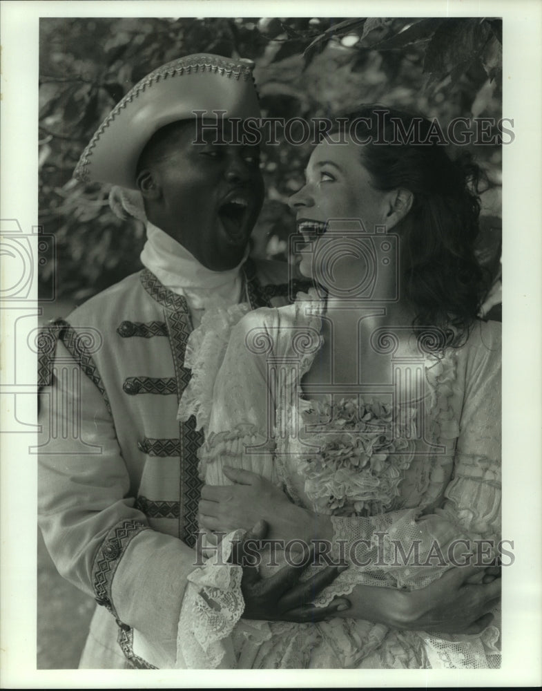 1997 Press Photo Kevin Short &amp; Sari Gruber star in &quot;The Marriage of Figaro&quot; - Historic Images