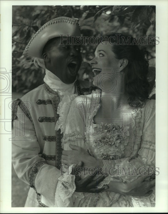 1997 Press Photo Kevin Short & Sari Gruber star in "The Marriage of Figaro" - Historic Images