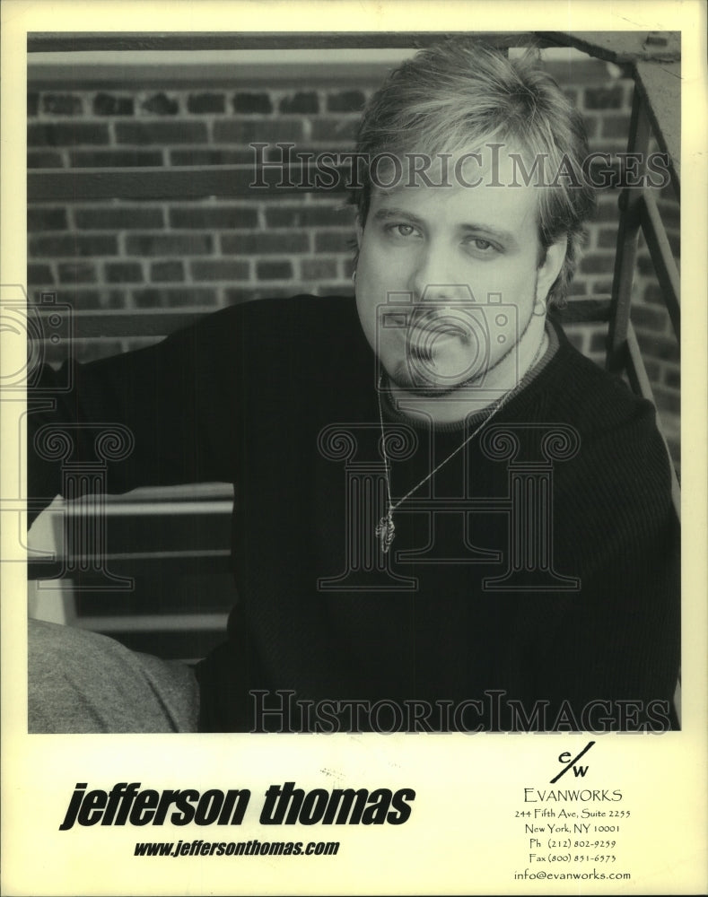 2005 Press Photo Jefferson Thomas Evanworks New York poses Round Lake Auditorium - Historic Images