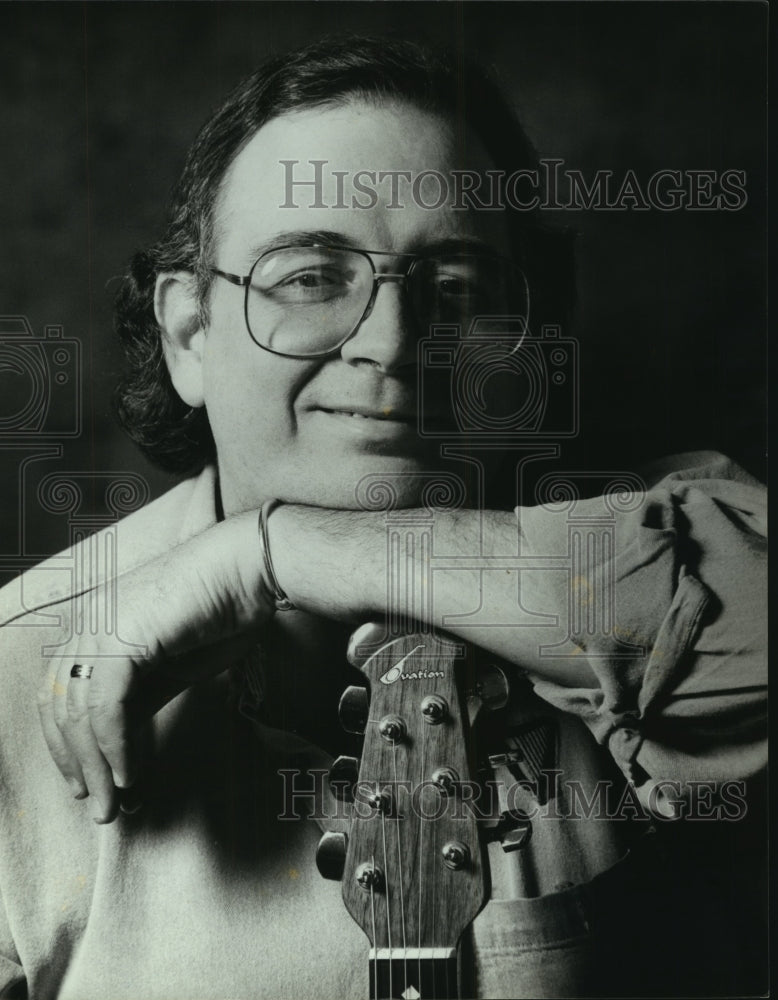 2007 Press Photo Guitarist Frank Jaklitsch at The Irish Mist - tup00637 - Historic Images