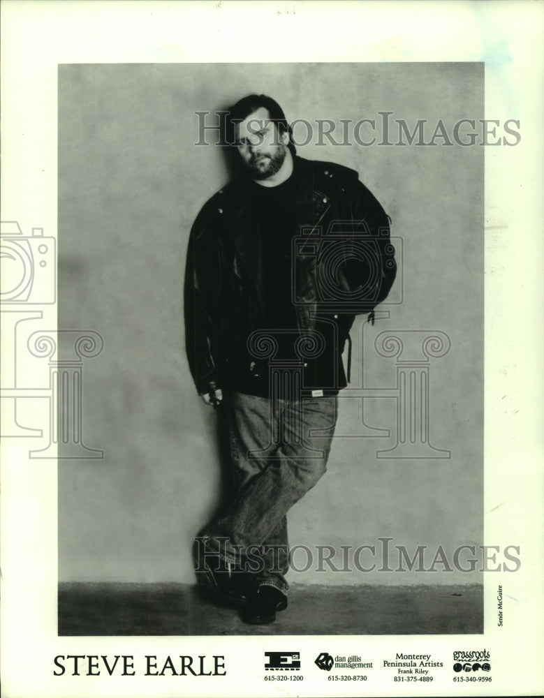 2004 Press Photo Musician Steve Earle at Mass MoCA - tup00687 - Historic Images