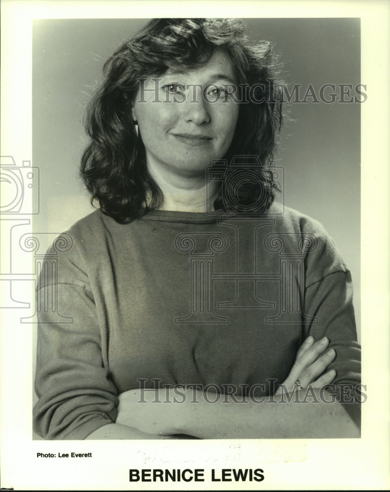 2002 Press Photo Singer-songwriter Bernice Lewis - tup00786 - Historic Images