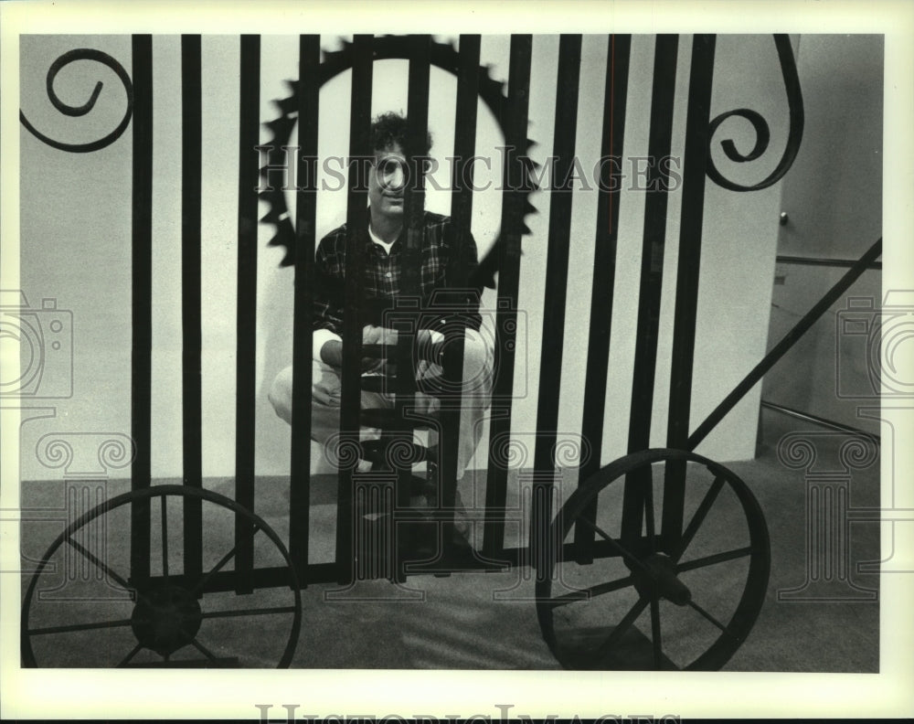 1987 Press Photo Albany, New York artist Joseph Dosio at Albany Institute of Art - Historic Images