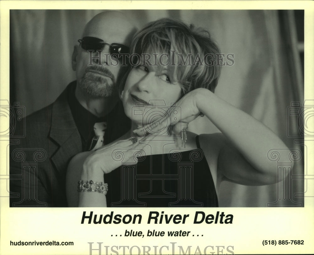 2000 Press Photo Musical duo Hudson River Delta - tup00962 - Historic Images