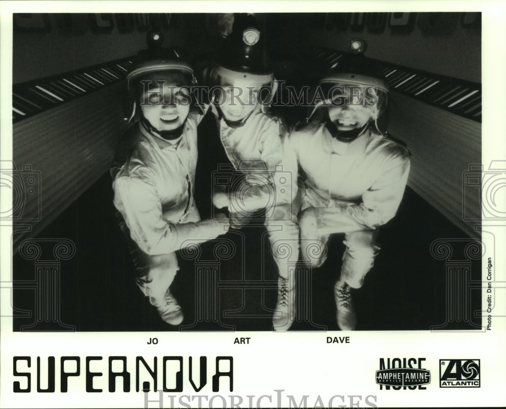 Press Photo Musical group Supernova - tup00987-Historic Images