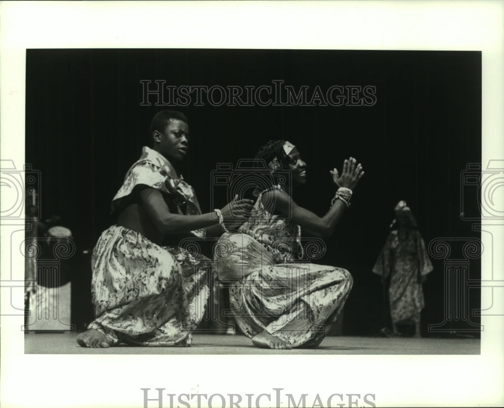 1992 Press Photo Members of the dance group Odadaa! perform on stage in New York - Historic Images