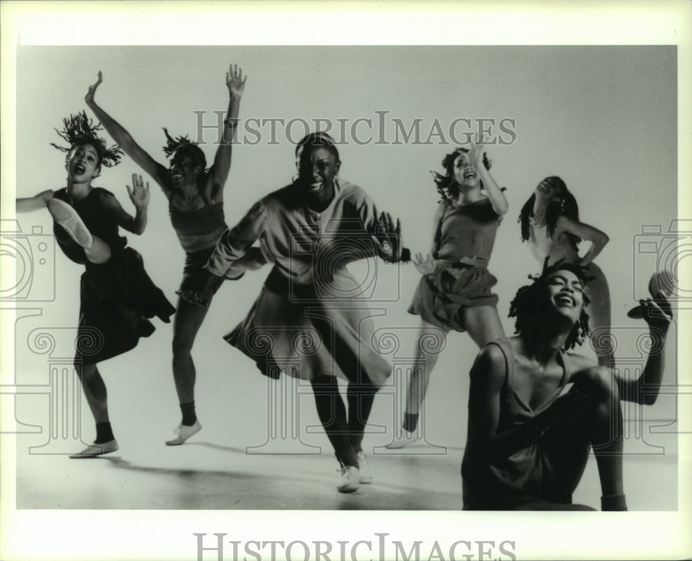 Press Photo Urban Bush Women dance troupe on stage - tup01002 ...