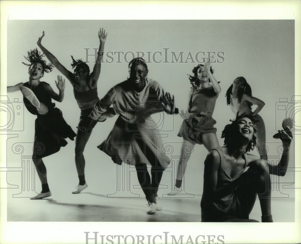Press Photo Urban Bush Women dance troupe on stage - tup01002 - Historic Images
