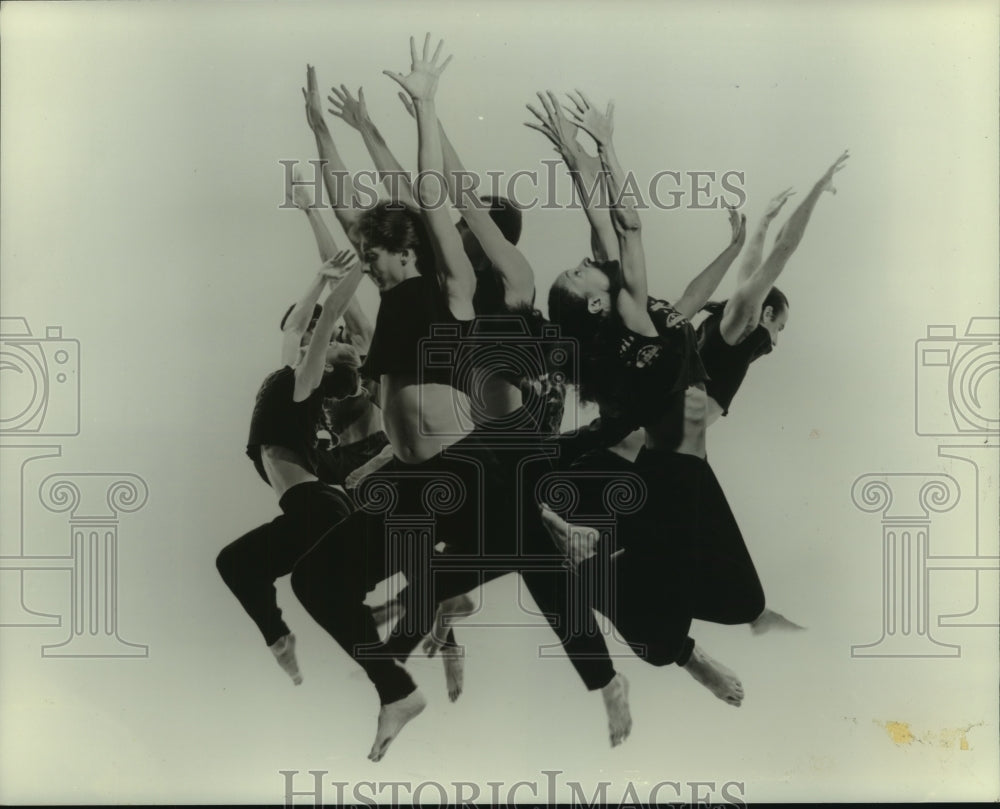 Press Photo The Limon Dance Company performing "Cleave" by Phyllis Lamhut - Historic Images