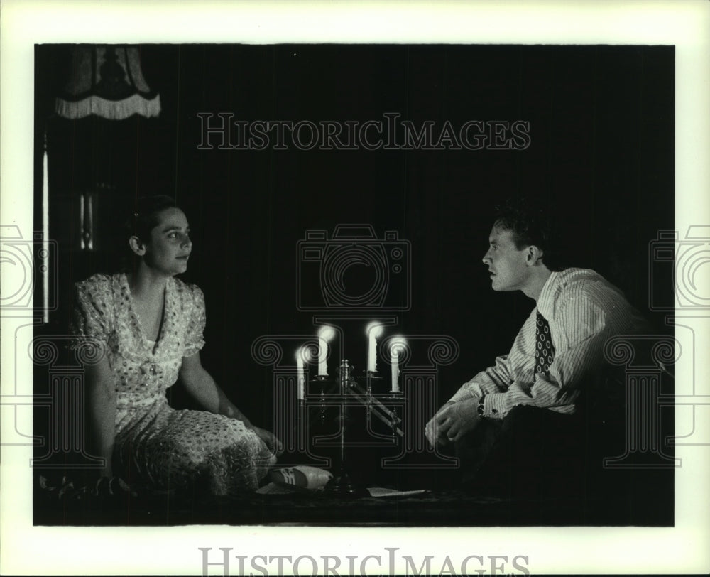 1998 Press Photo Jenny Bacon & Tate Donovan on stage in The Glass Menagerie - Historic Images