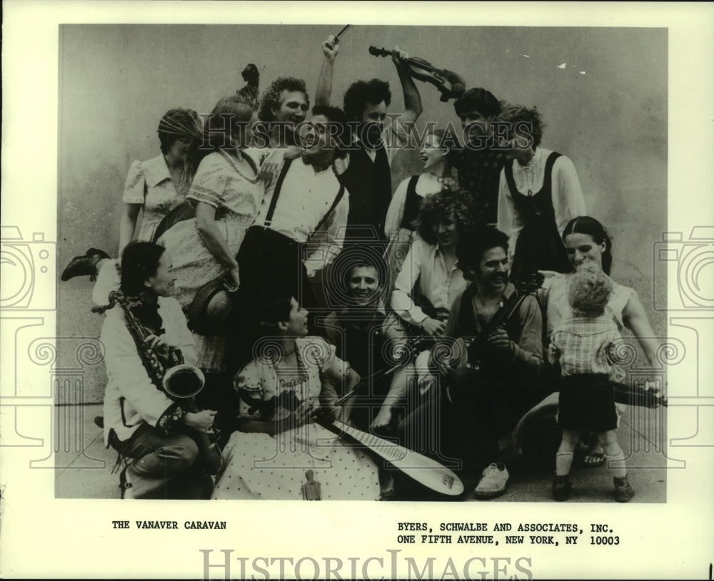 Press Photo Members of The Vanaver Caravan performance group pose for photo - Historic Images