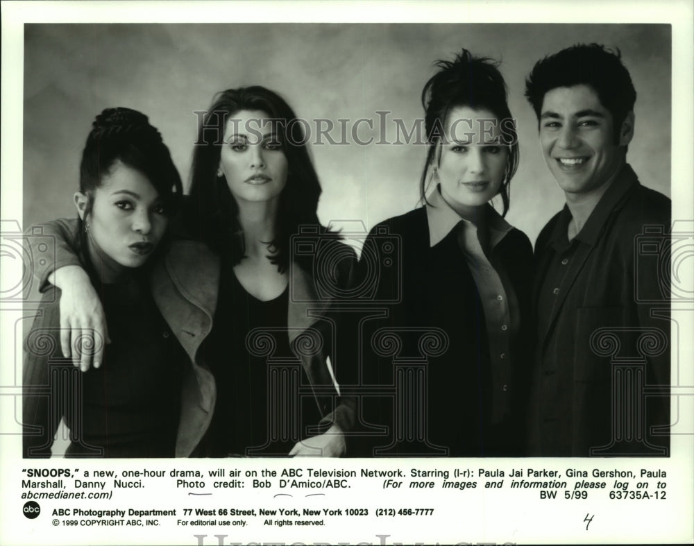 1999 Press Photo Cast of the ABC television series "Snoops" - tup01246 - Historic Images