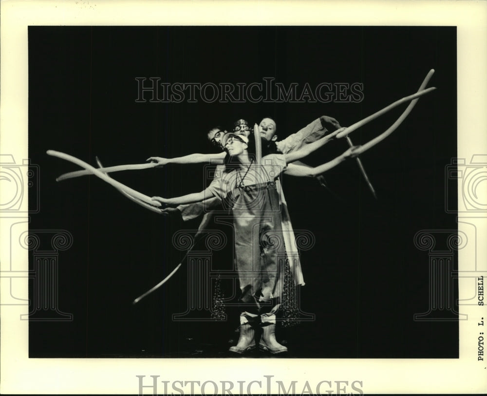 Press Photo Members of Kuperberg Morris Movement Theater perform in New York - Historic Images