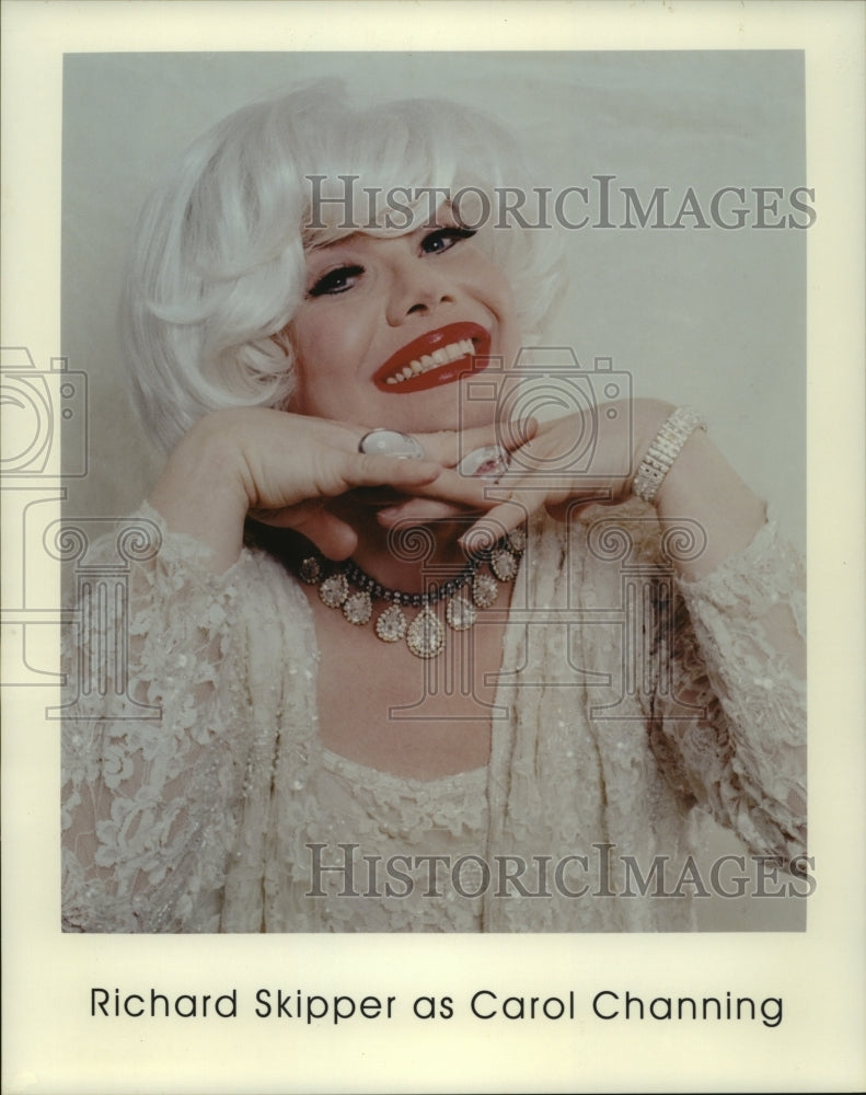 2002 Press Photo Richard Skipper portrays Carol Channing - tup01326 - Historic Images