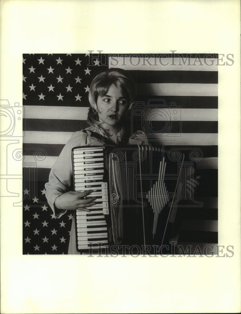 2004 Press Photo Musical performer Cynthia Hopkins - tup01337 - Historic Images
