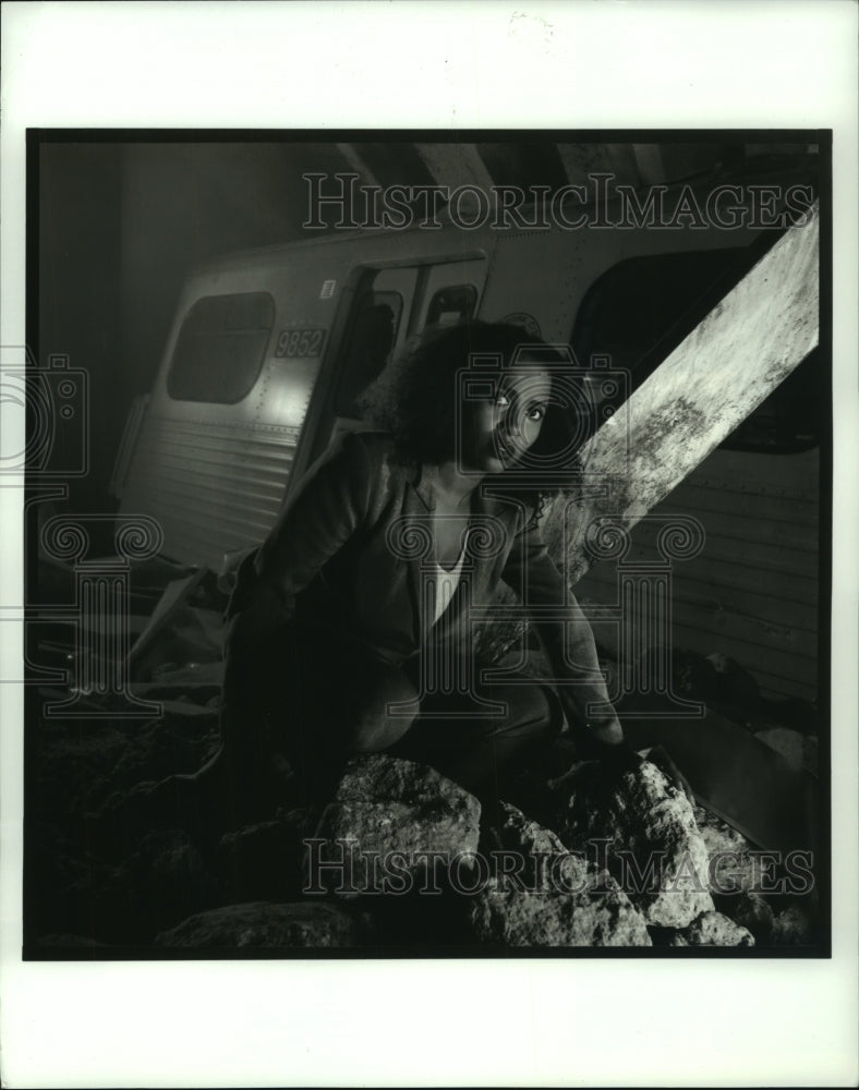 Press Photo Lisa Nicole Carson stars in Aftershock: Earthquake in New York - Historic Images