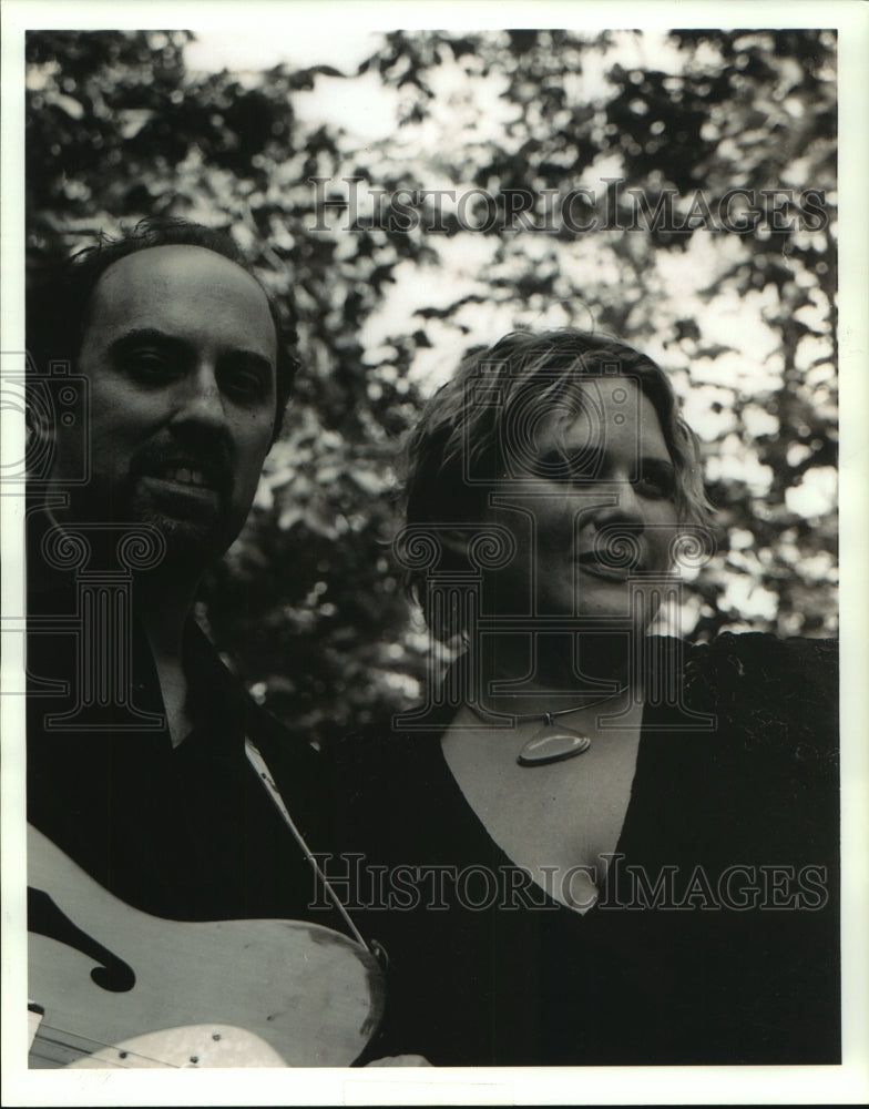 2003 Press Photo Musical duo poses for photograph - tup01405 - Historic Images