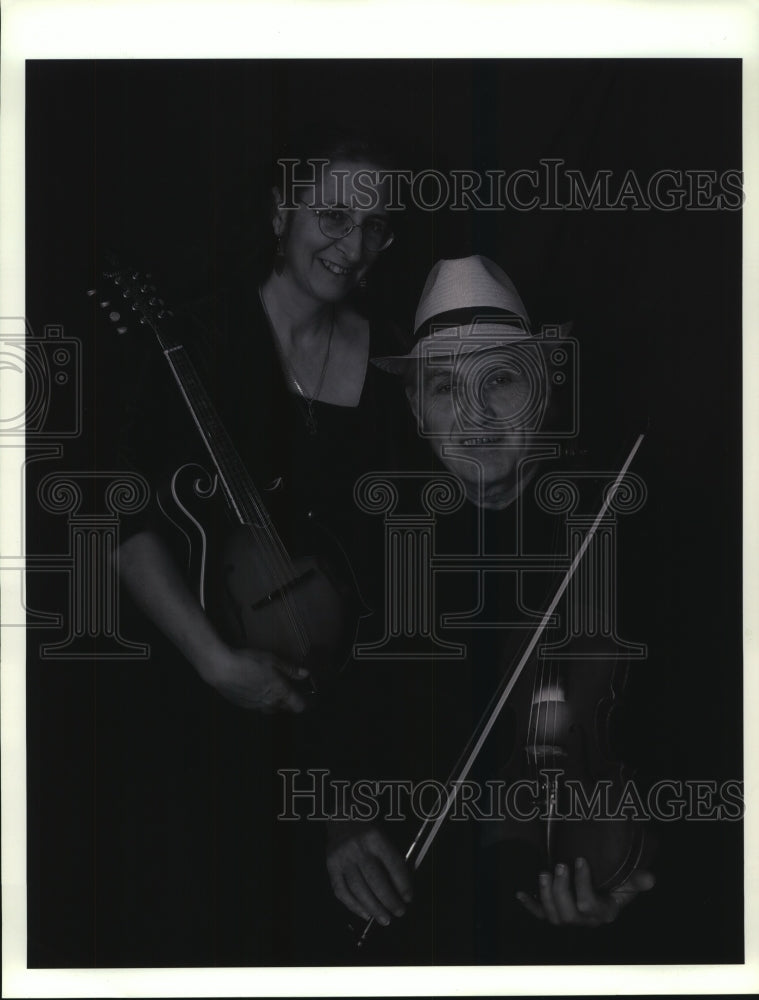 2007 Press Photo Musical duo Cavanaugh &amp; Kavanaugh - tup01425 - Historic Images