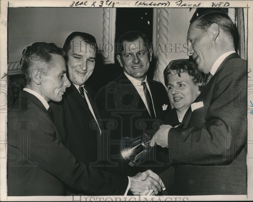 1965 Press Photo New York Ford Motor officials present Citizen of the Year award-Historic Images