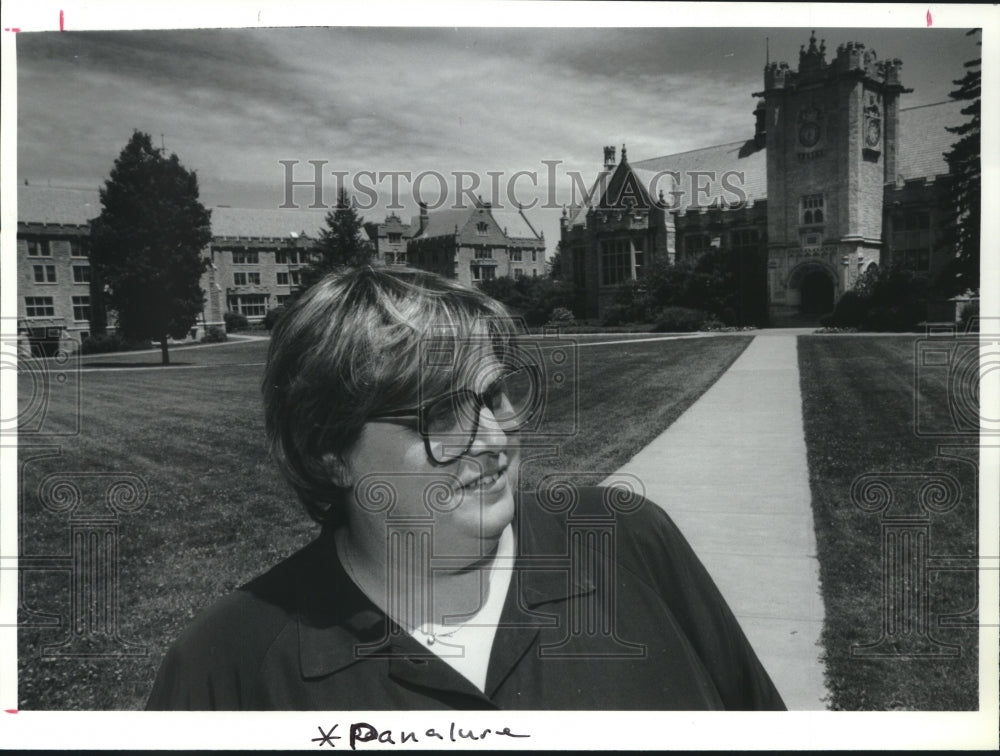 1992 Press Photo Terry Winslow, Gateway Director, Emma Willard School, Troy, NY - Historic Images