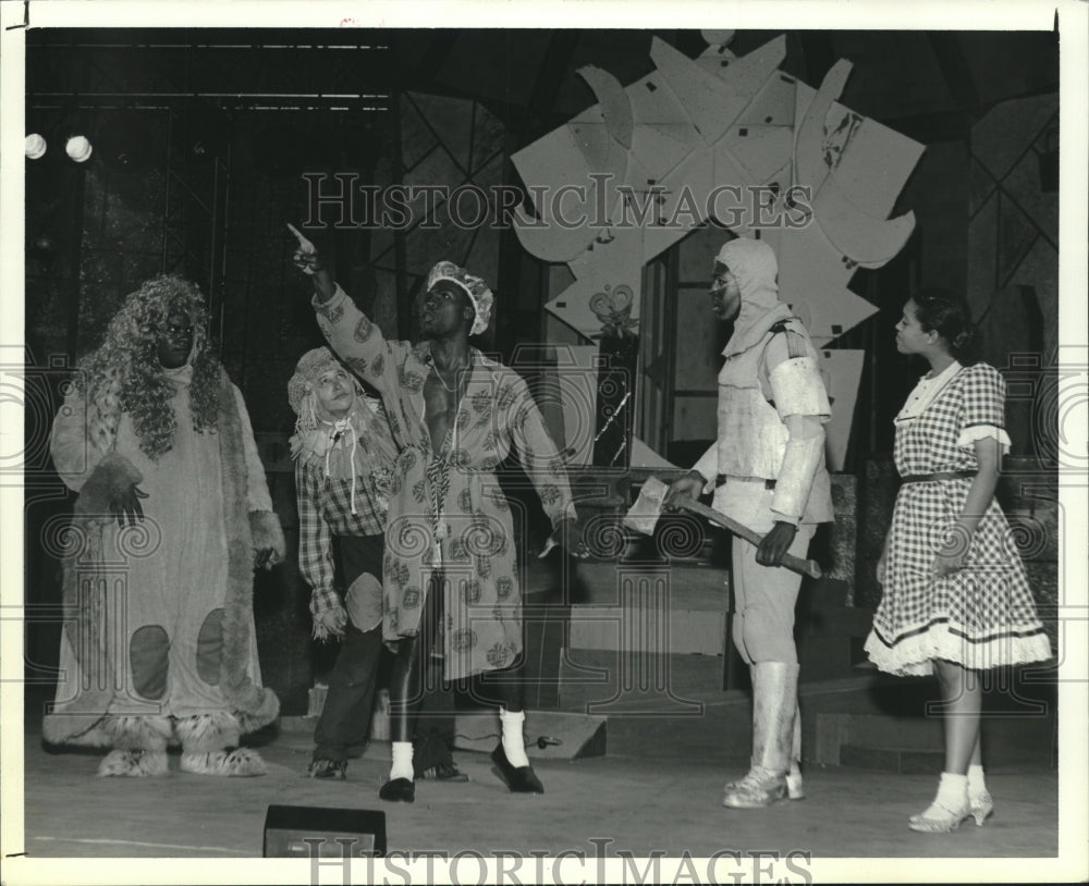 1990 Press Photo Albany, New York theatre group stages production of &quot;The Wiz&quot; - Historic Images