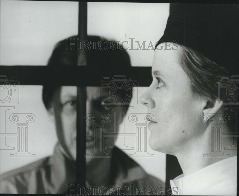 Press Photo Claudia Bruce performs on stage in Silhouettes &amp; Souvenirs - Historic Images