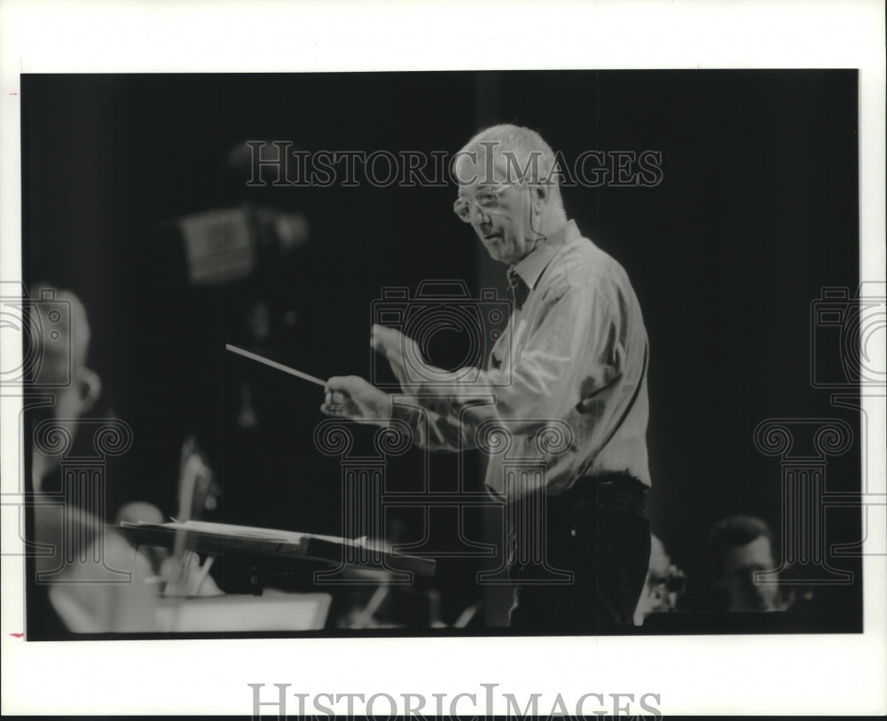 Press Photo Bernard Rands conducts the Philadelphia Orchestra - tup01718 - Historic Images