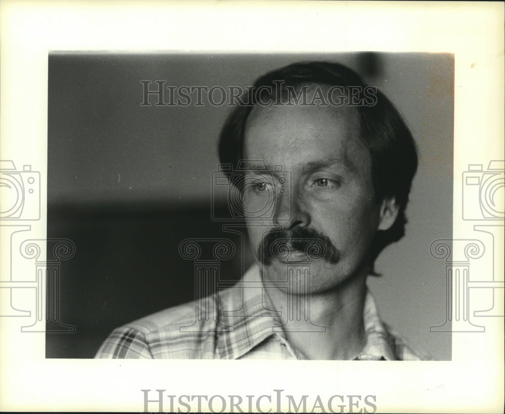 Press Photo Contemporary Sculptor Corey R. Powers - tup01724 - Historic Images