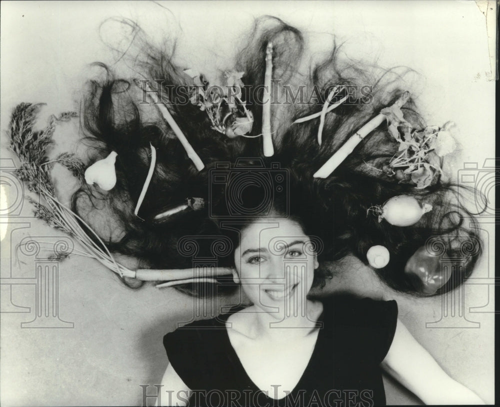 Press Photo Alice Eve Cohen stars in her solo play - tup01782 - Historic Images