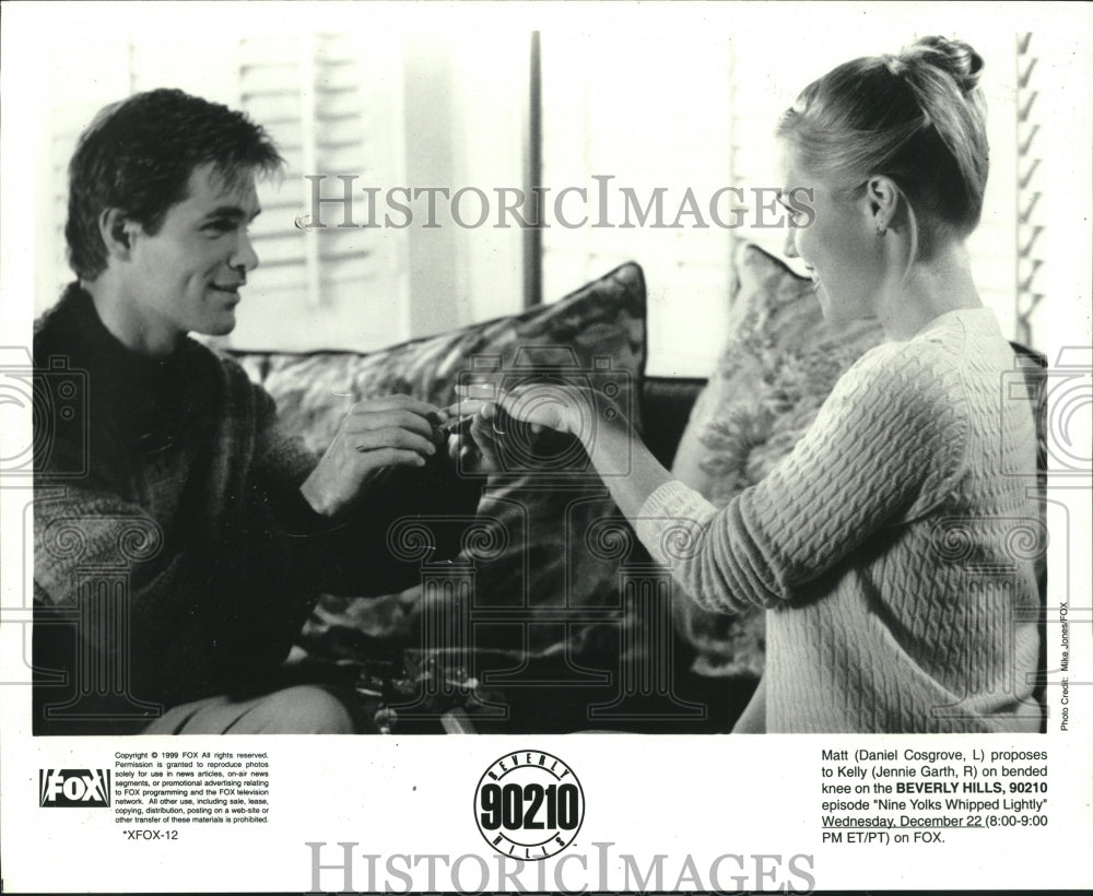 1999 Press Photo Daniel Cosgrove &amp; Jennie Garth star in Beverly Hills, 90210 - Historic Images