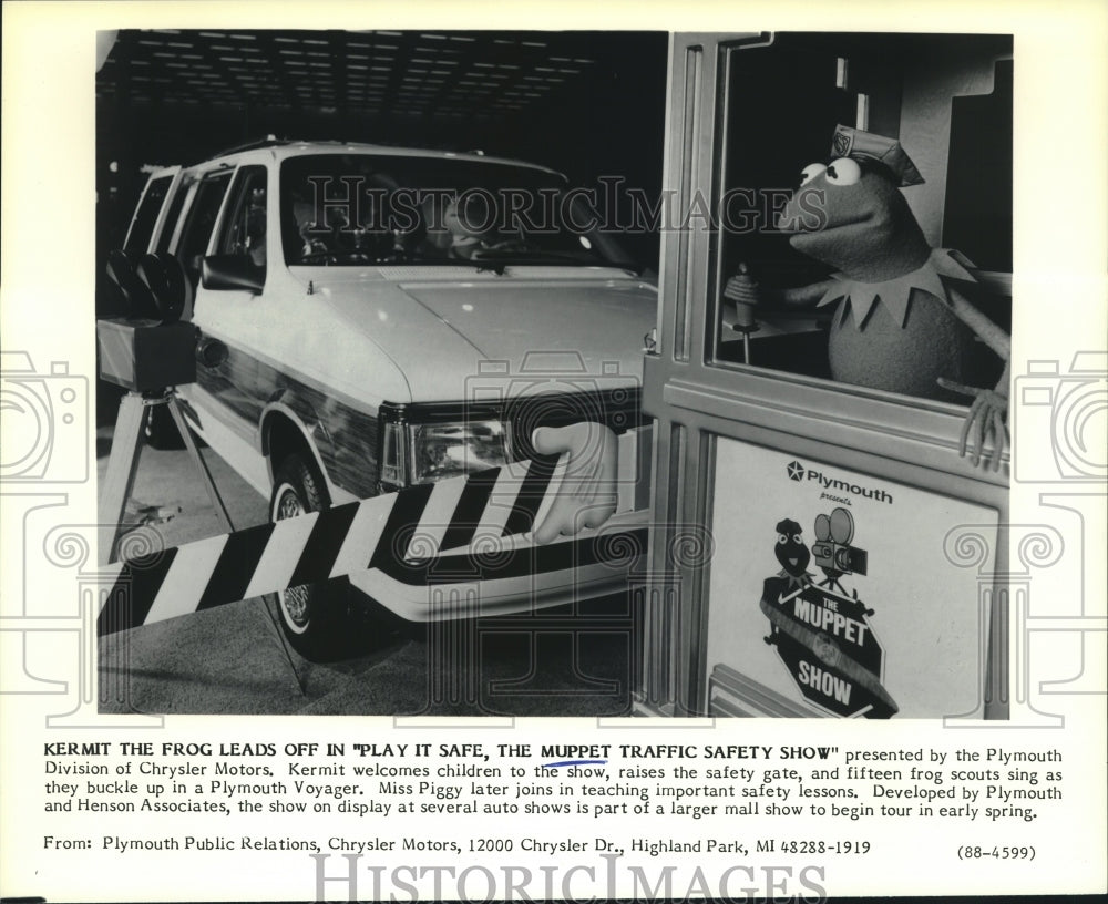 Press Photo Kermit the Frog in &quot;Play It Safe, The Muppet Traffic Safety Show&quot; - Historic Images