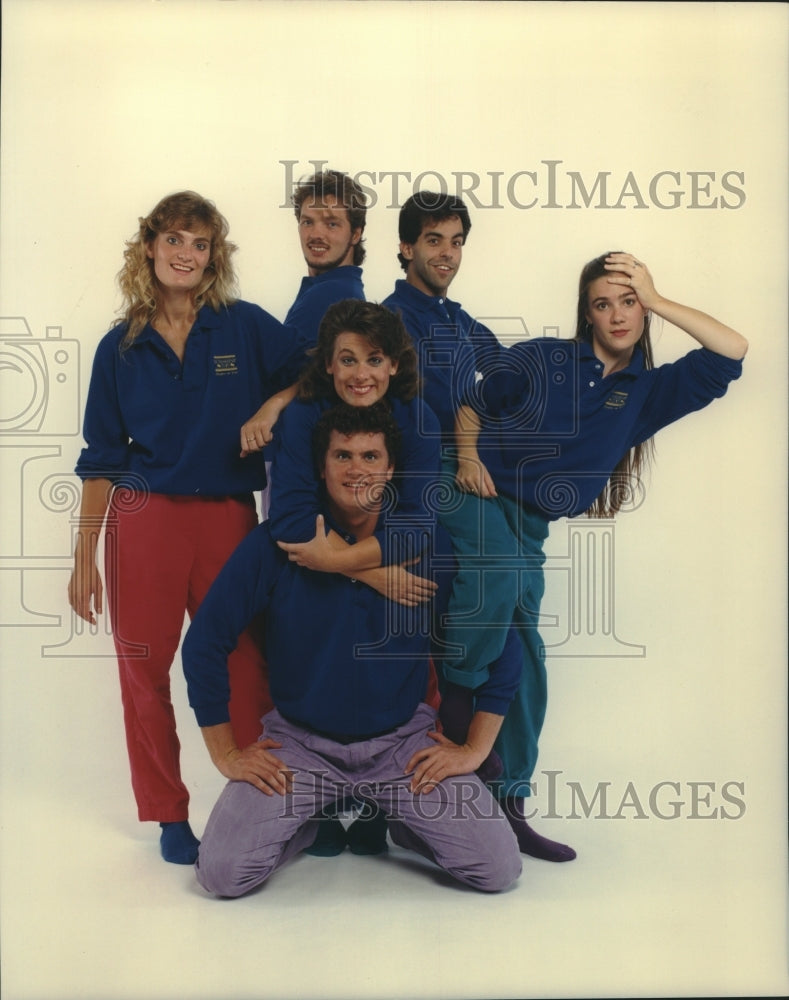 Press Photo Theatre Company Sunshine Too poses for photo - tup01968 - Historic Images