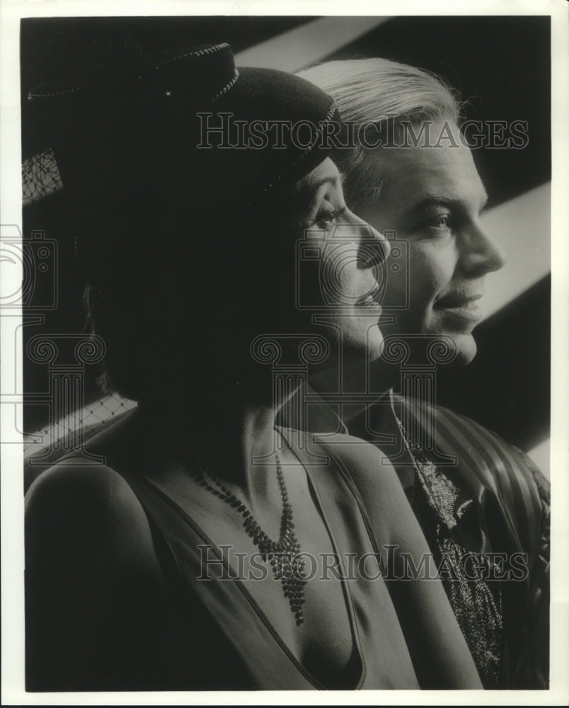 1990 Press Photo Spider Saloff & Ricky Ritzel in the cabaret show "1938" - Historic Images