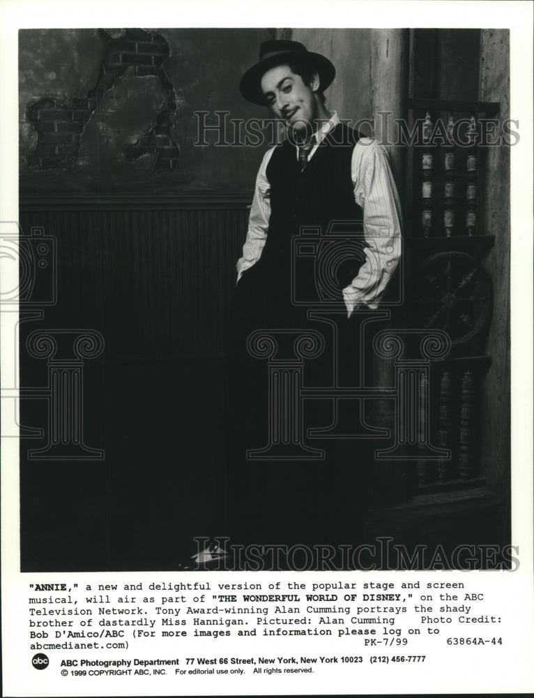 1999 Press Photo Alan Cumming stars in ABC movie adaptation of "Annie" - Historic Images