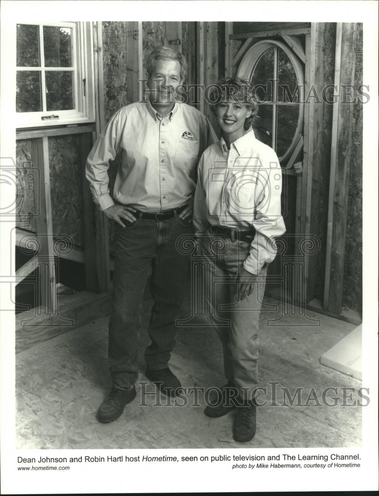 Press Photo Dean Johnson &amp; Robin Hartl host television series Hometime - Historic Images