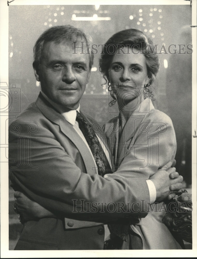 1992 Press Photo Anthony Hopkins &amp; Lindsay Wagner in &quot;To Be The Best&quot; on CBS-TV - Historic Images